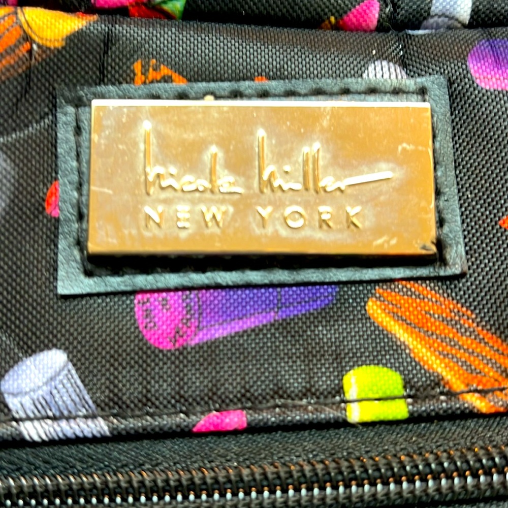 Nicole Miller RARE Travel Bag - Includes Wheels on bottom/ Handle: Easy Travel - Picture 4 of 13